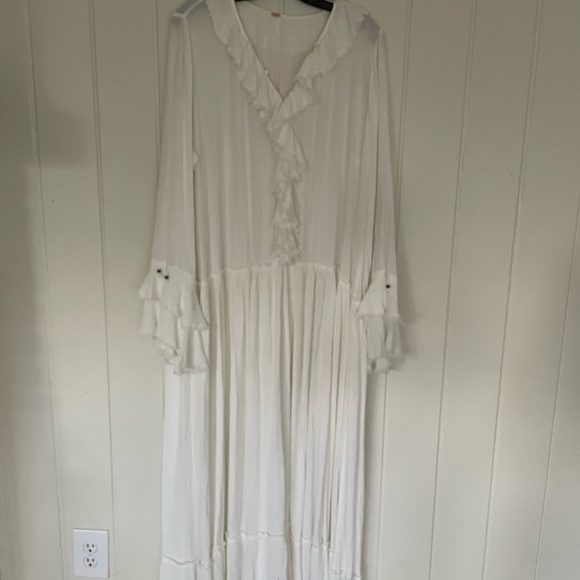 White Ruffled Boho Maxi Dress Fabulous!! - Picture 5 of 11